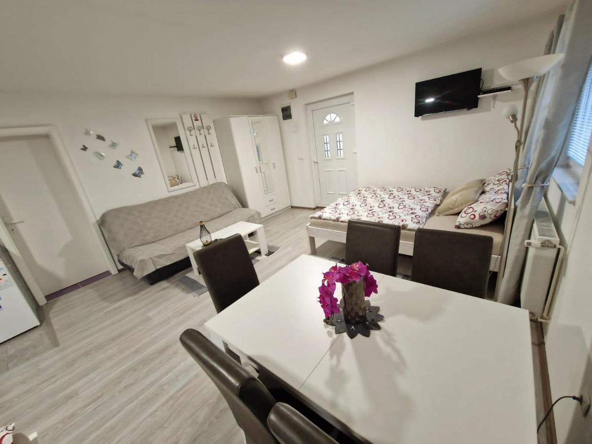 Guesthouse Ella 슬루니 외부 사진