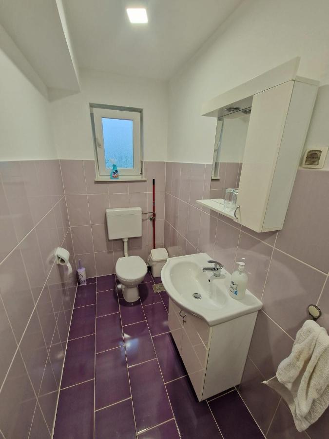 Guesthouse Ella 슬루니 외부 사진