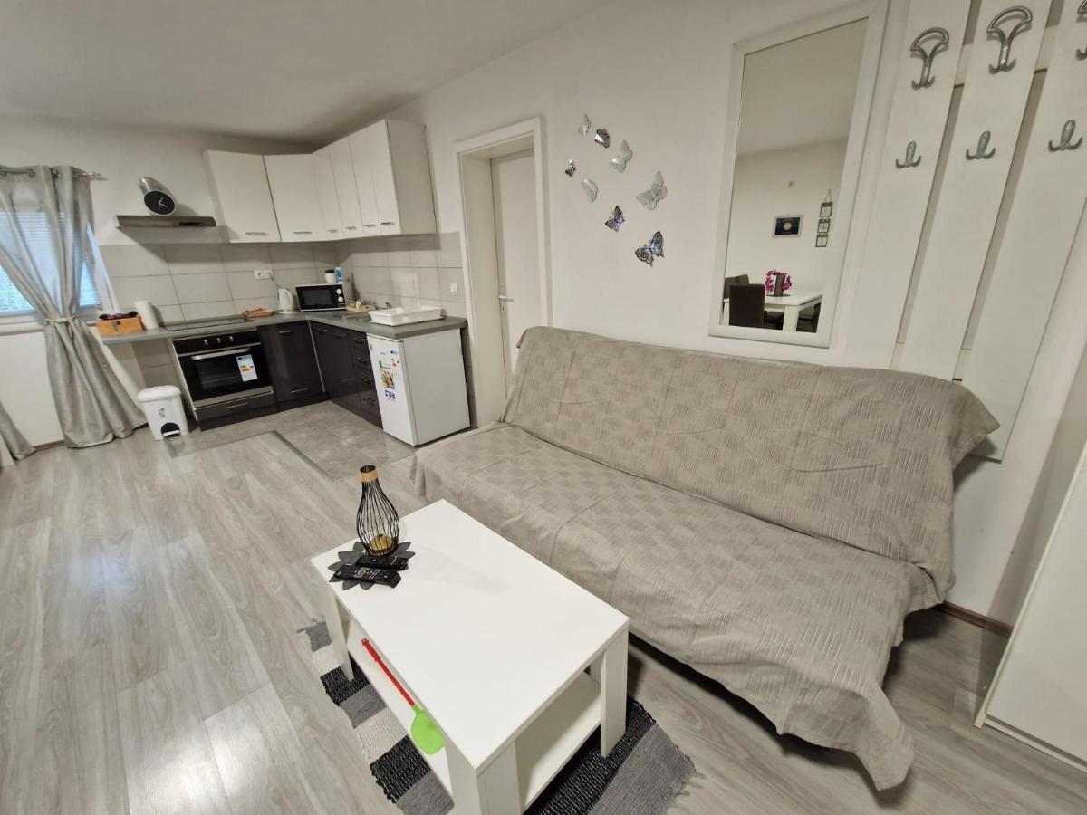 Guesthouse Ella 슬루니 외부 사진