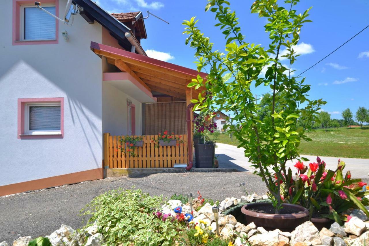 Guesthouse Ella 슬루니 외부 사진