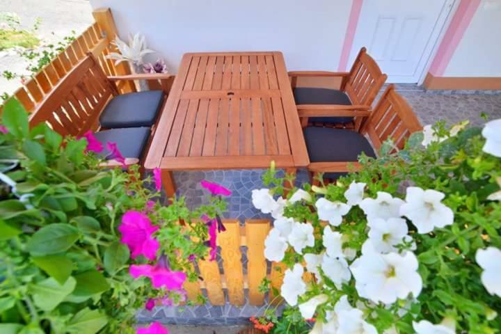 Guesthouse Ella 슬루니 외부 사진